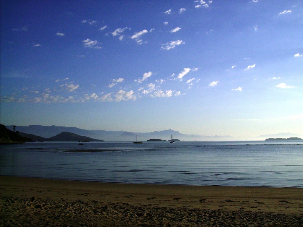 Praia ao Amanhecer by Leandro Durães