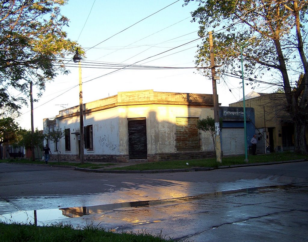 Paisaje urbano, casa historica. by Eduardo Castaño