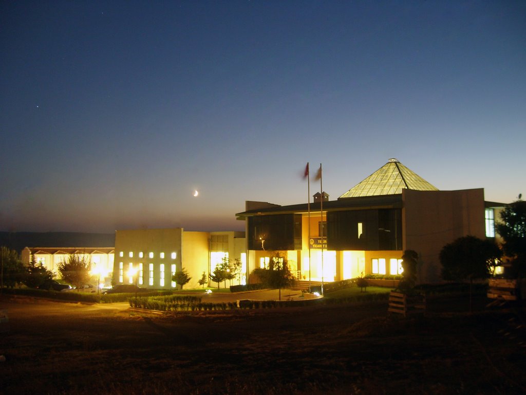 Tekirdağ Ticaret Borsası Gece by Serkan GÜRKAN