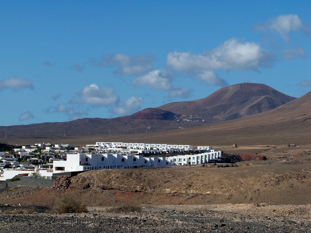 Yaiza, Las Palmas, Spain by Huiuiuivogel