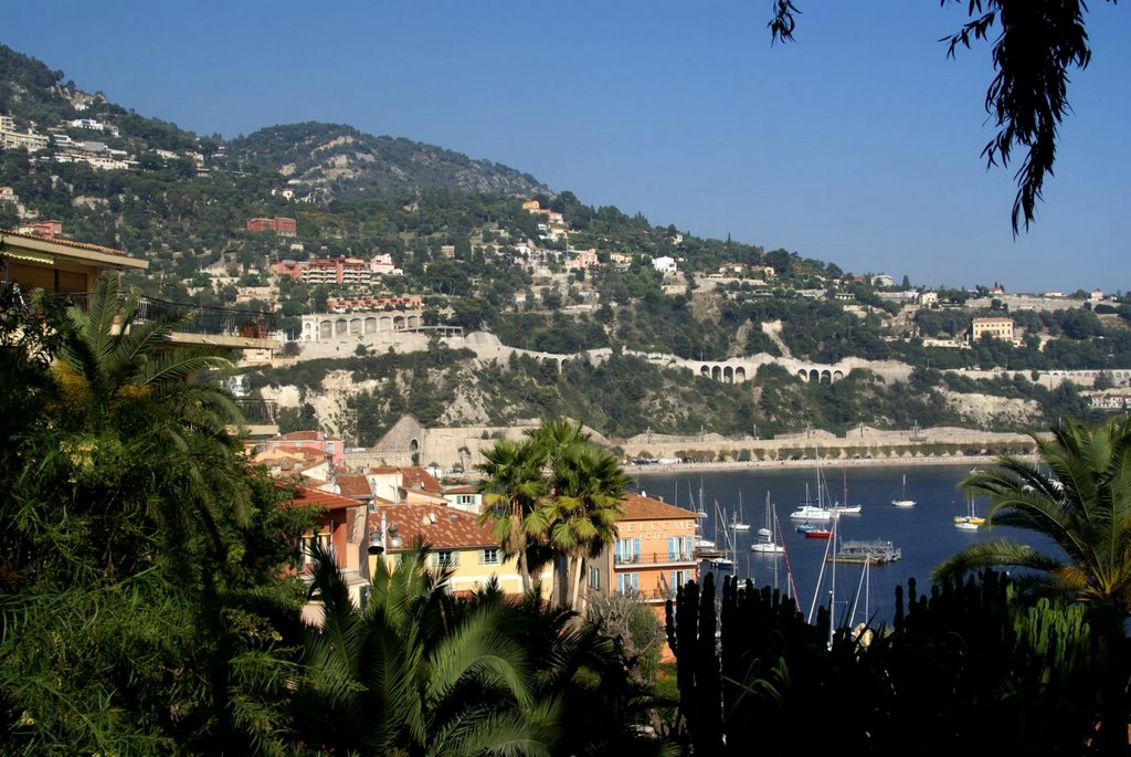 Villefrance-sur-Mer - Allée du Colonel Duval - View NNE from the Park by txllxt TxllxT