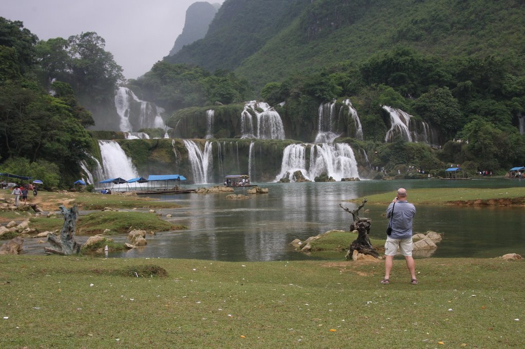 Đàm Thuỷ, Trùng Khánh, Cao Bằng, Vietnam by Peter Nagel