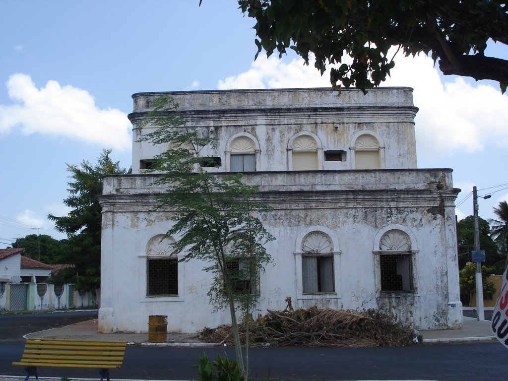 Lindo, porém abandonado! (antigo prédio da prefeitura, tb ja foi a cadeia pública de cascavel) by CarlosVieira