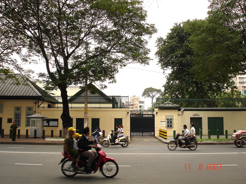 The Den in Vietnam by Che Trung Hieu