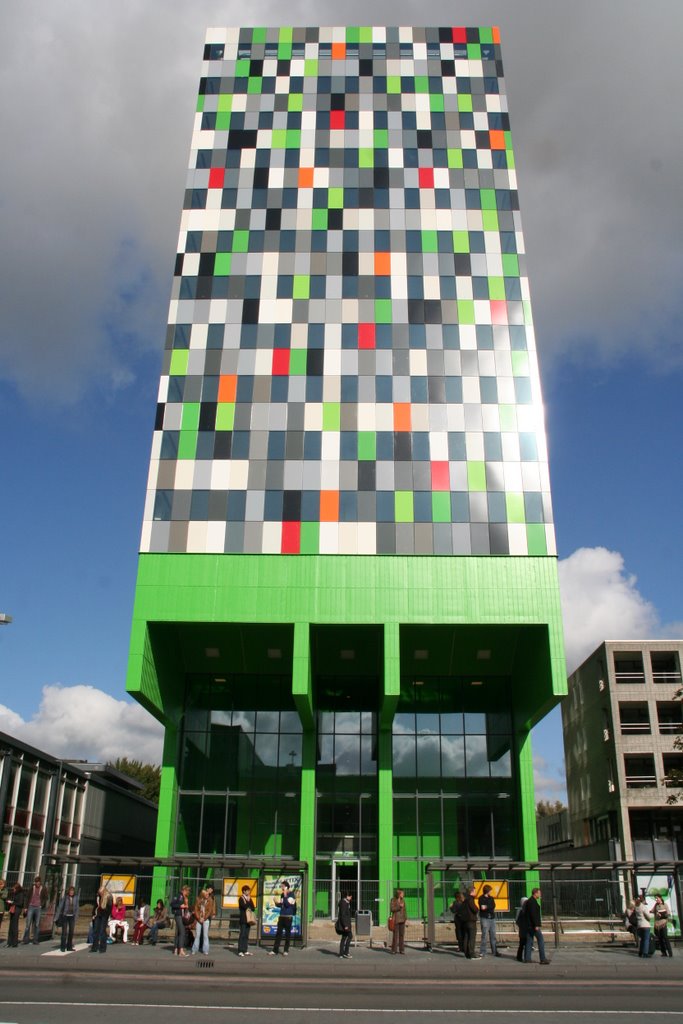 Confetflat; Voorheen Leuvenplein, Utrecht. by Carl030nl