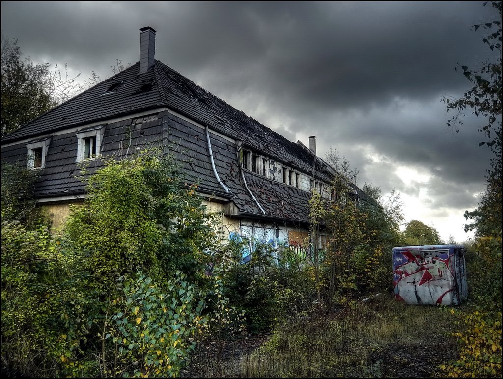 Vohwinkel-Mitte, Wuppertal, Germany by Ralf Es