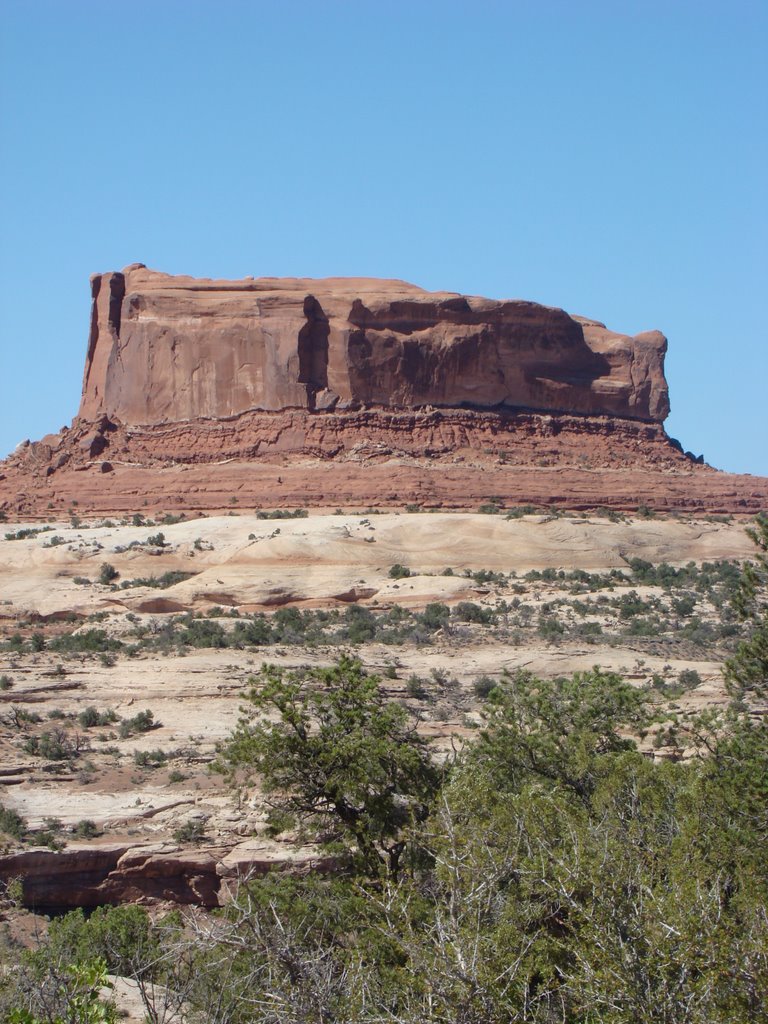 Road to Canyonlands NP by Ge Nielissen