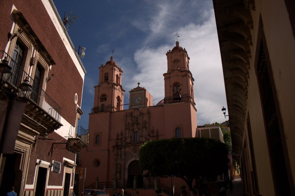 Iglesia en Guanajuato by Hugo Vázquez