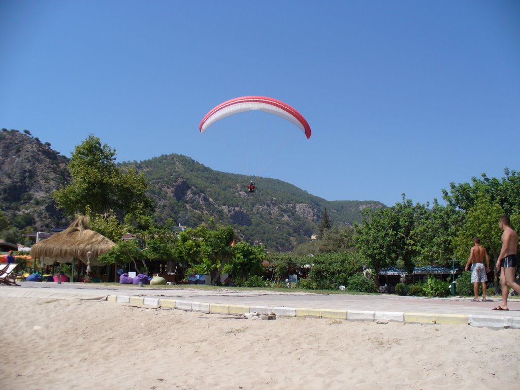 Landing on the beach, Oludeniz. Ladowanie na plazy w Oludeniz. by Mordimer Madderdin