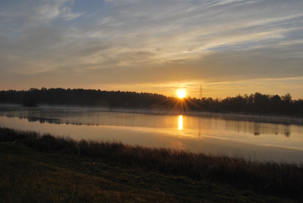 Wschód słońca nad zalewem by Krzysztof  Paluch