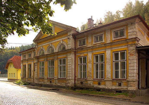 Der Bahnhof von Kraslice im September 2008 by groesa-maja