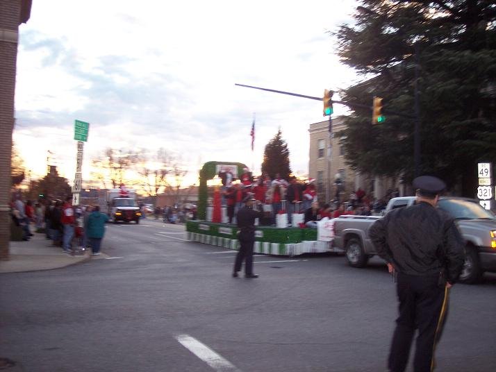 View of Courthouse during Parade Christmas 2006 by worldjock