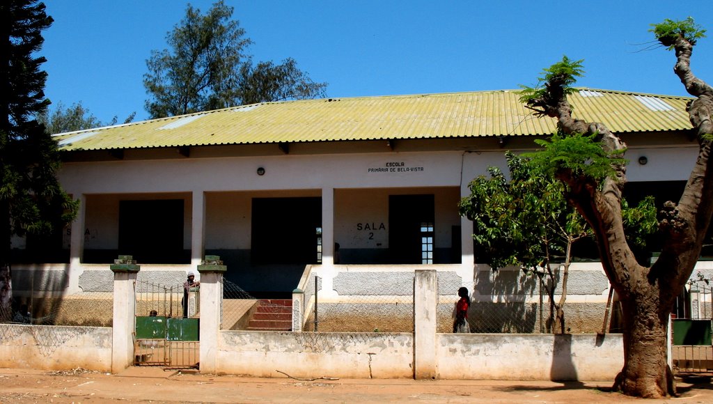 Escola Primaria de Bela-Vista by Ray Langsten