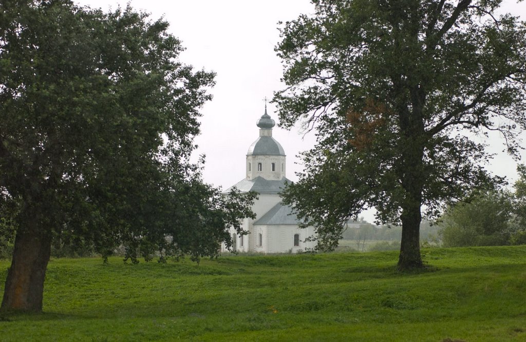 Suzdal, a lonely church by aberiault