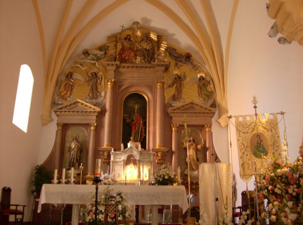 Interior de la Iglesia de Talarrubias, Extremadura, España by Miqlos