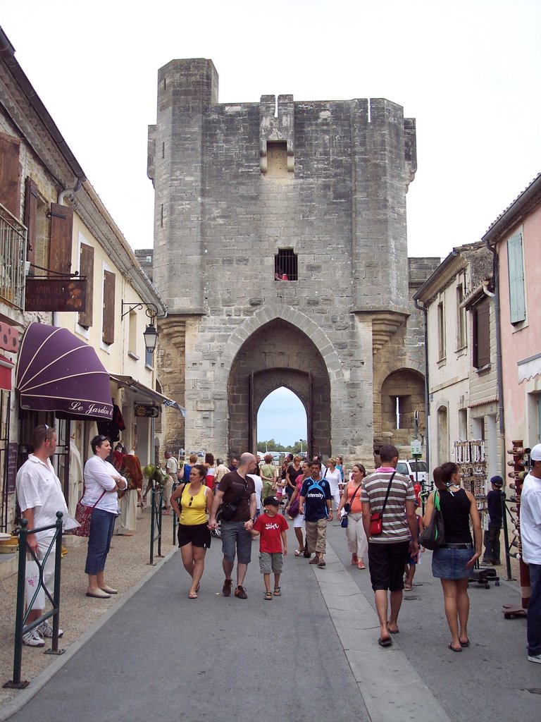 Une des tours de Aigues-Mortes by François Zammuto