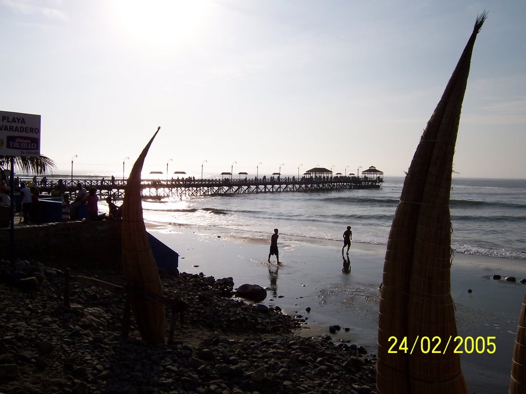 Muelle de Huanchaco by Mariano Zugasti