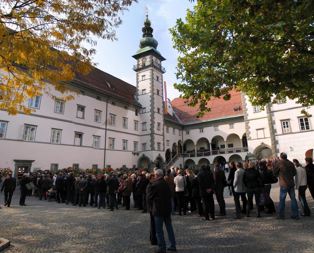 Klagenfurt, Landshof, Trauer um Jörg Haider by vtgbart