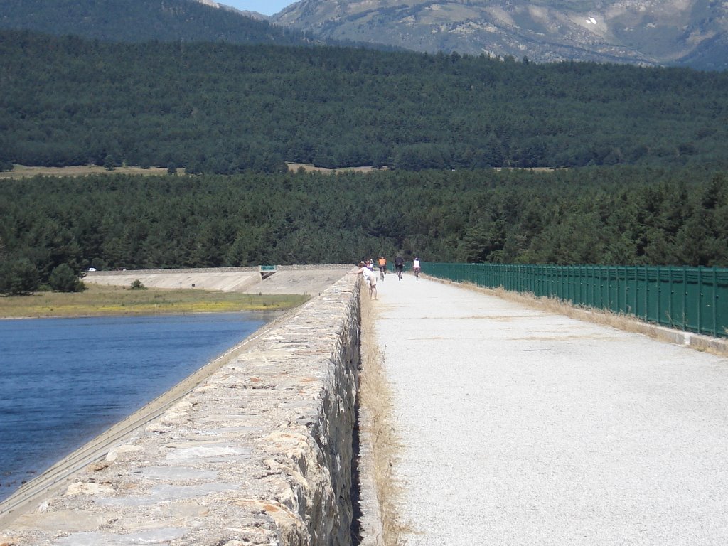 Represa de "Lac de Matemale" by Ceci