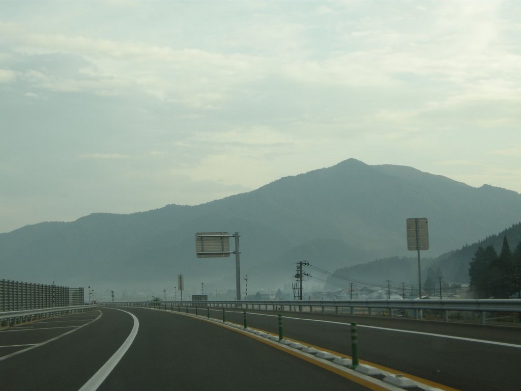 Yuzawa-Yokote road,Yuzawa city　湯沢横手道路（秋田県湯沢市） by butch24h