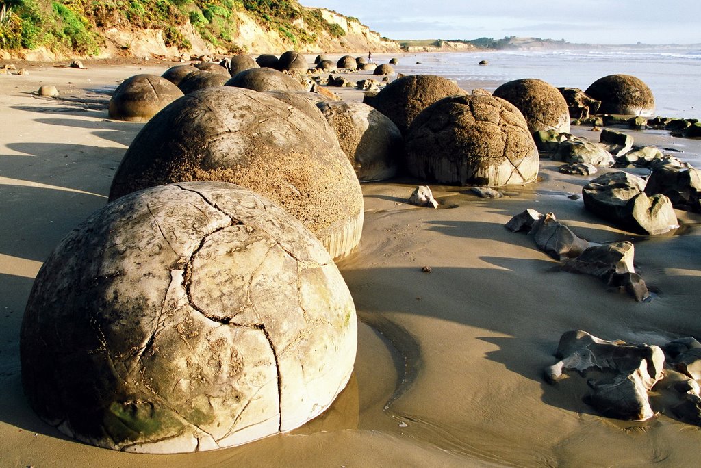 Moeraki boulders beach, New Zealand by Martin D