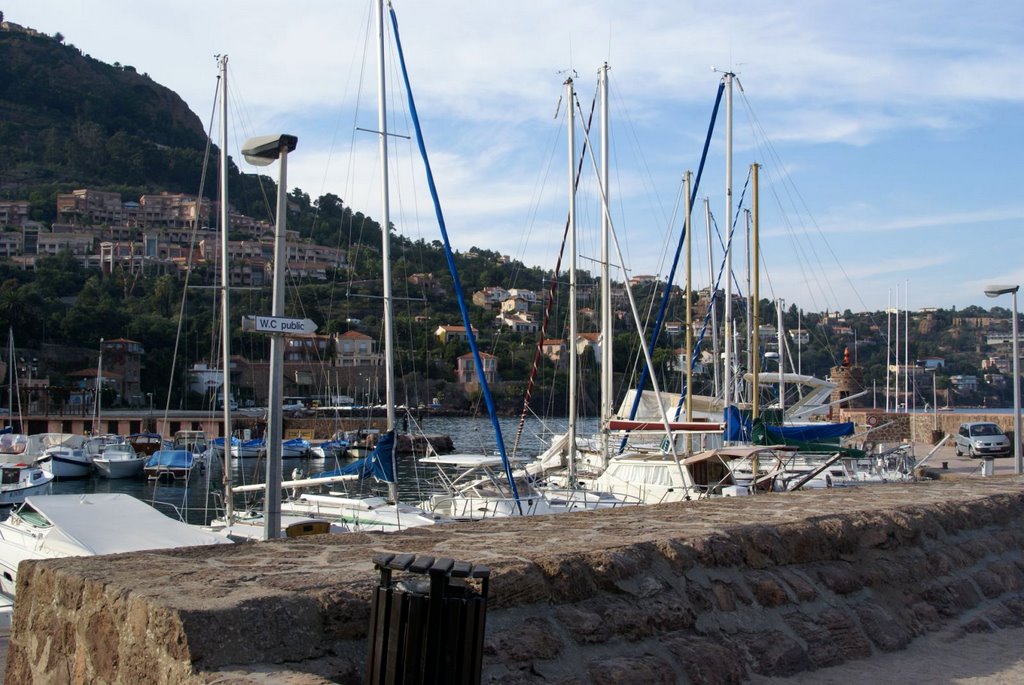 Théoule-sur-Mer - Promenade de la Darse - View NW on Harbour by txllxt TxllxT