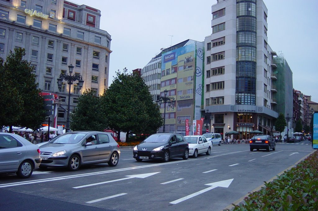 Oviedo, near Campoamor Theather by viajerocontinuo