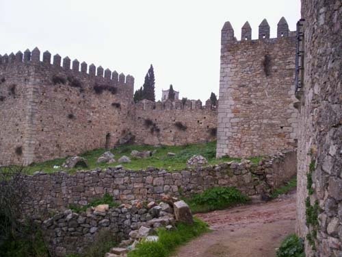 Vista desde el exterior de la muralla de Trujillo by x7y7