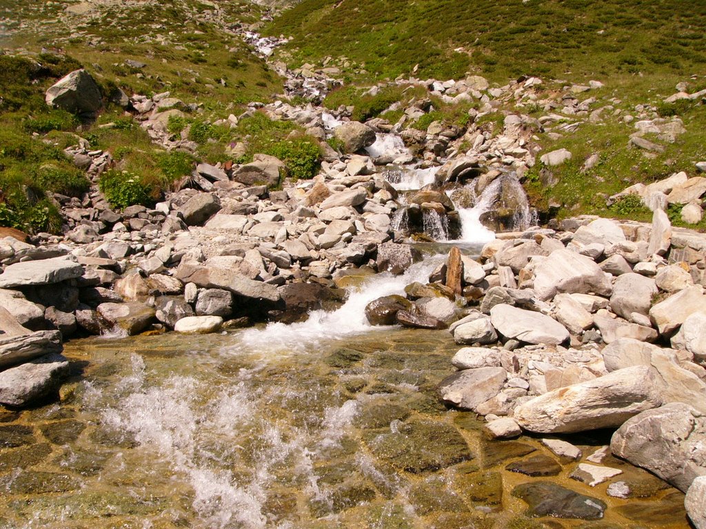 Spluga - torrente verso il lago Montespluga photo 1 by ilnani