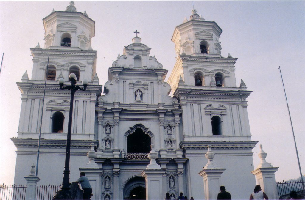 Basílica del Santo Cristo de Esquipulas by Hugo González