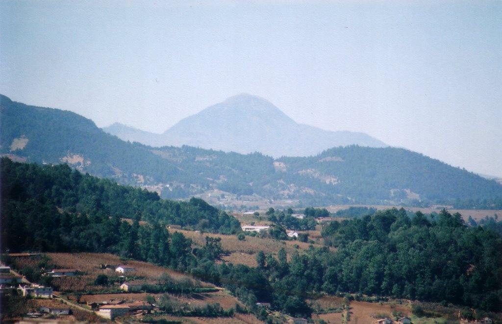 Volcán Santa María by Hugo A. González