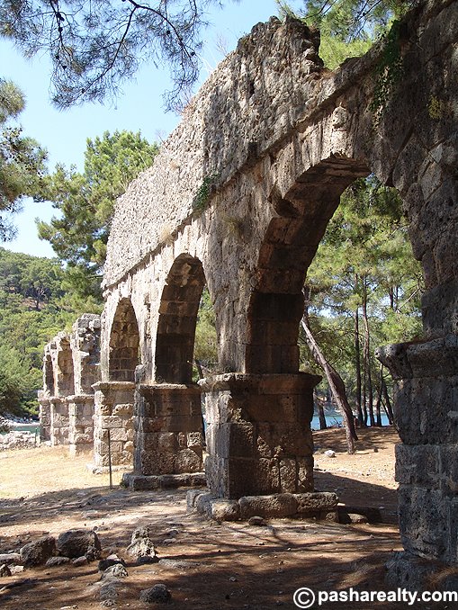 Aqueduct ruins at Phaselis by pashatech