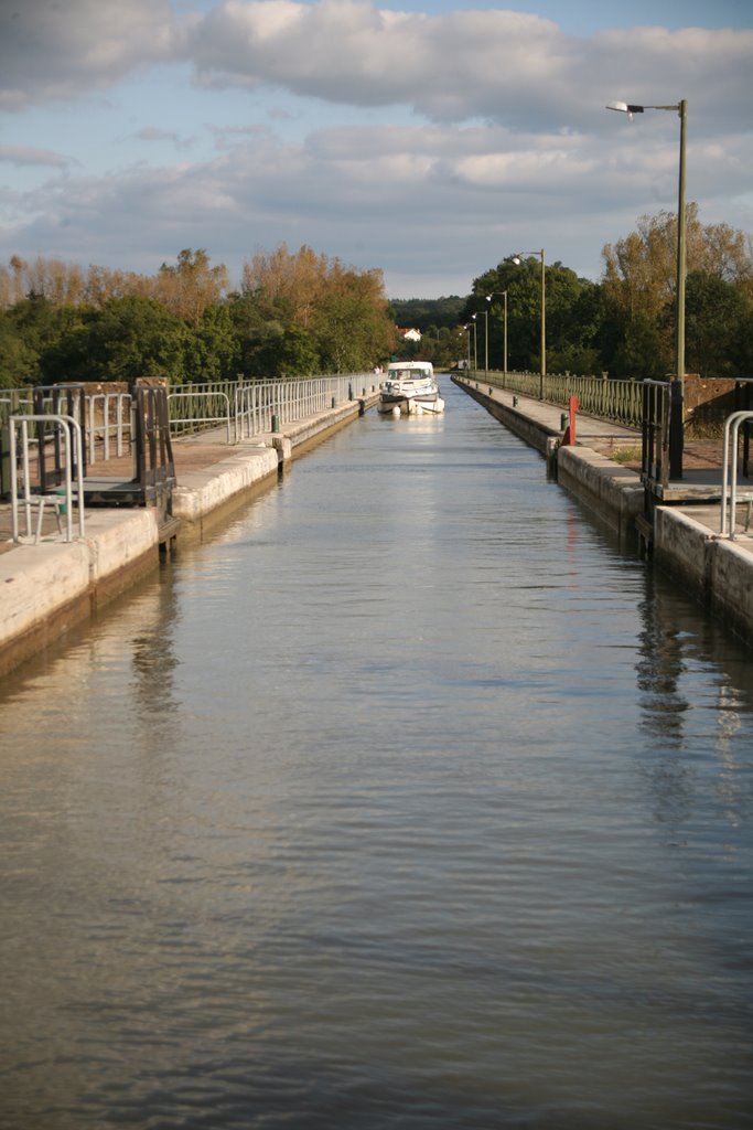 Pont-canal du Guétin, Cuffy, Cher, Centre, France by Hans Sterkendries