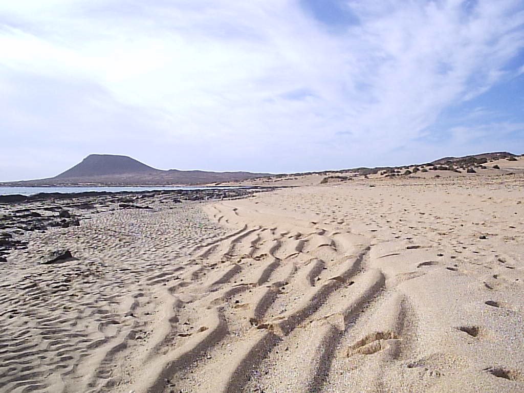 PLAYA DEL SALAO LA GRACIOSA by curbelo1490