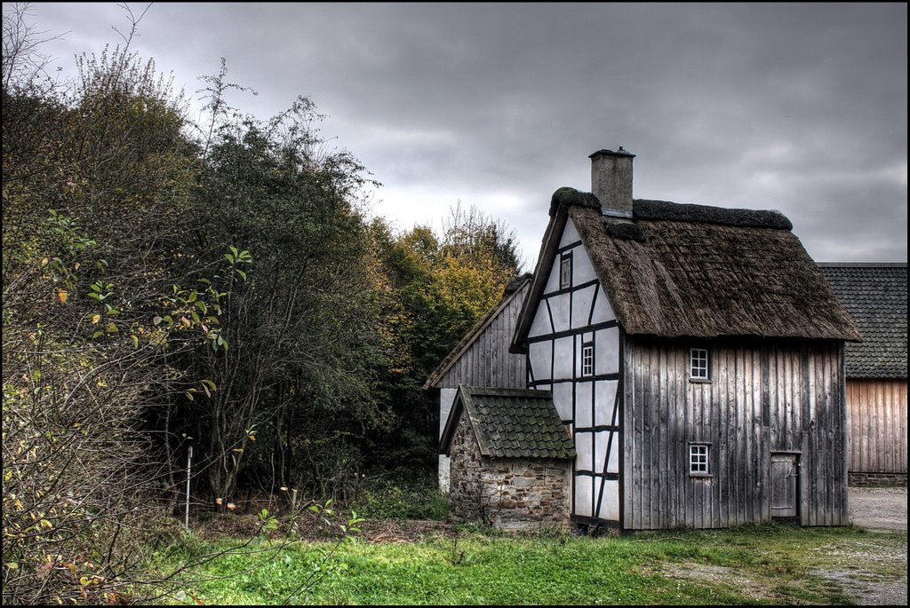 Ein eigenes Backhaus war für viele Höfe im Bergischen Land typisch. Gemeindebackhäuser gab es nur selten. by Ralf Es