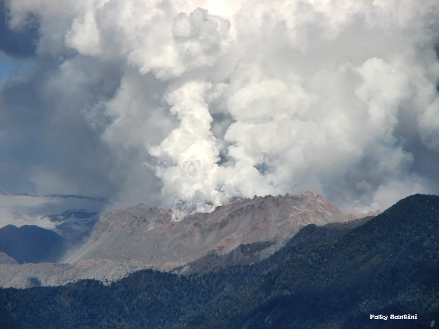 Volcán Chaitén, 18 de Octubre 2008 por la tarde. Chile. Por Daniel Basualto, geólogo. by Patricia Santini