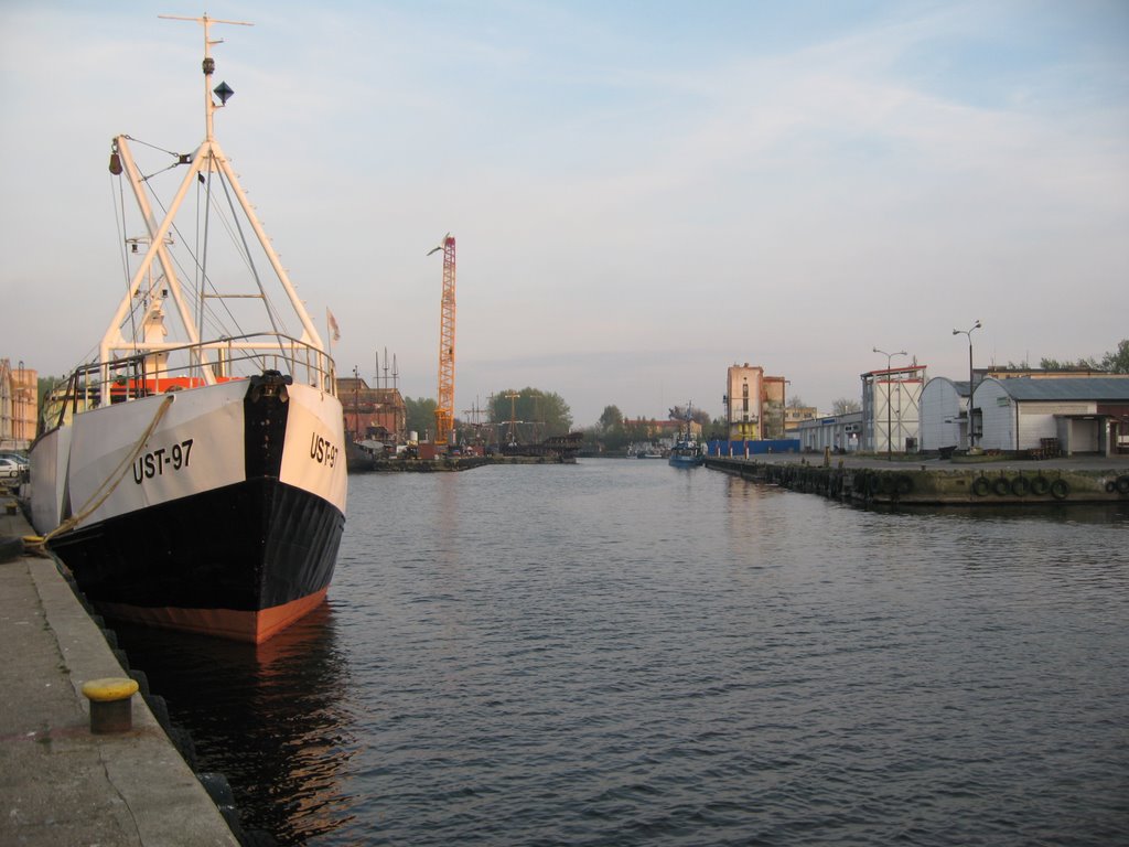 Hafen by Rainer Heinrichs