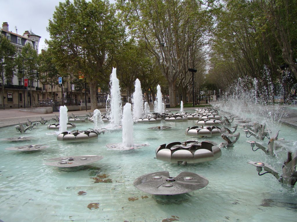 Waterfountain in Perpignan by mikey82