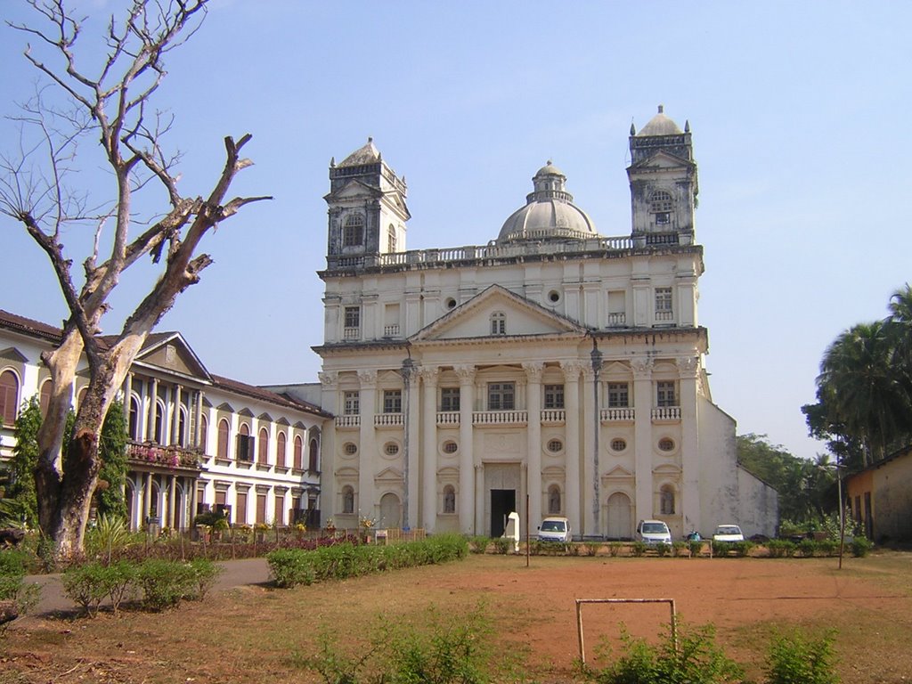 Old Goa: St. Cajetan - jan 07 by beherenow