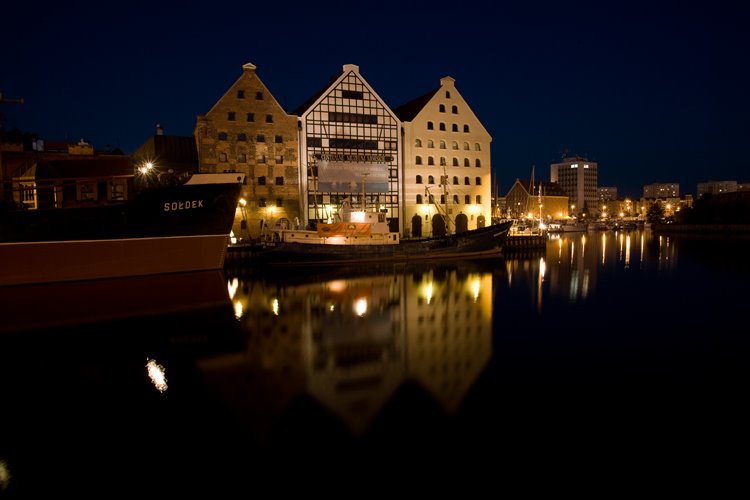 Gdansk at night by msdnv