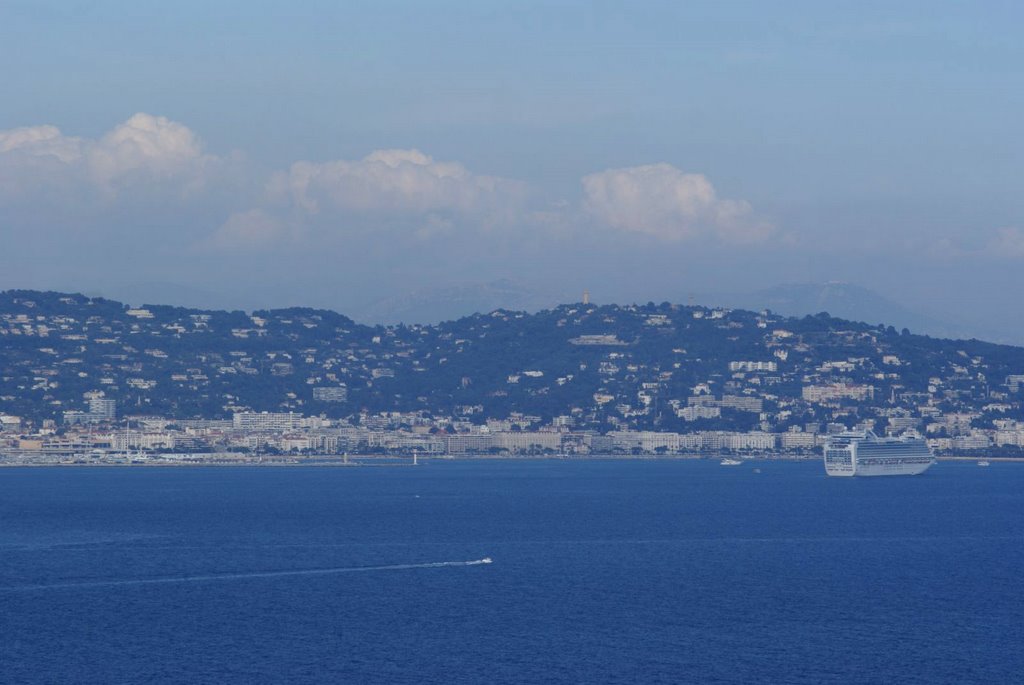 Pointe de l'Aiguille - Boulevard de la Corniche d'Or - View NNE on Cannes by txllxt TxllxT