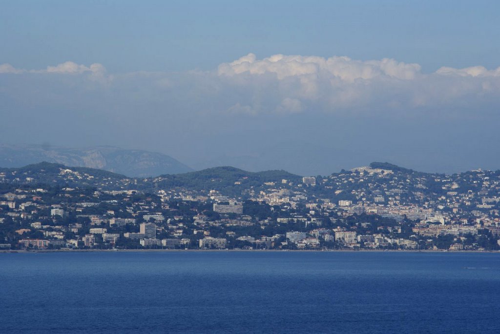 Pointe de l'Aiguille - Boulevard de la Corniche d'Or - View North on La Bocca - Cannes by txllxt TxllxT