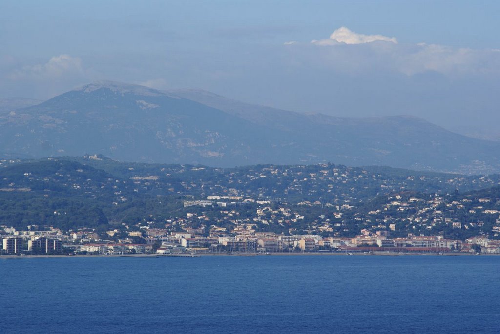 Pointe de l'Aiguille - Boulevard de la Corniche d'Or - View North on La Bocca - Cannes by txllxt TxllxT