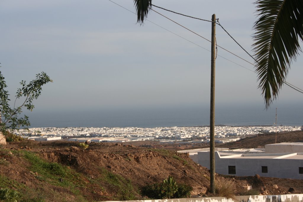 Blick auf Playa Honda von Güime, Lanzarote by TimonFayo