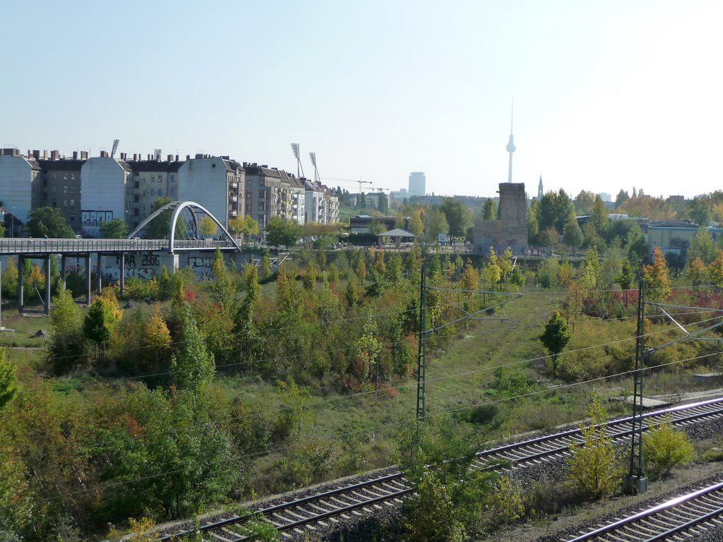 View from Gleimbridge to the TV tower by volwi