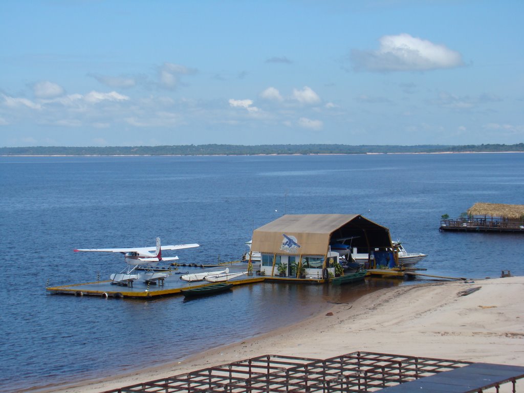 Porto de hidroaviões no Hotel Tropical, Ponta Negra - Manaus/AM. by Paulo Noronha