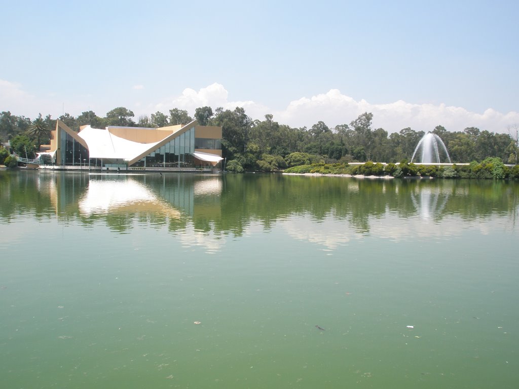 Lago Mayor, Fuente y Bar by Leonardo Baez