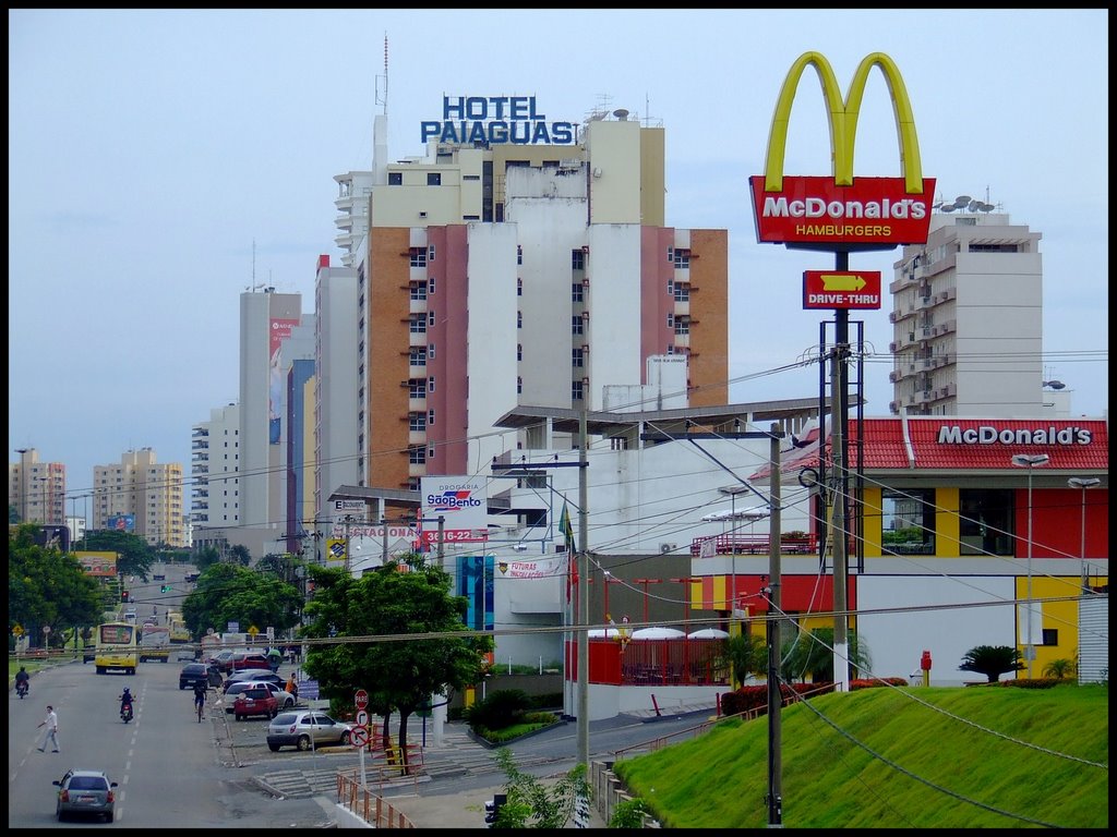 Macdonald's e Hotel Paiguás na Av. do CPA - Cuiabá MT by Nélio Oliveira