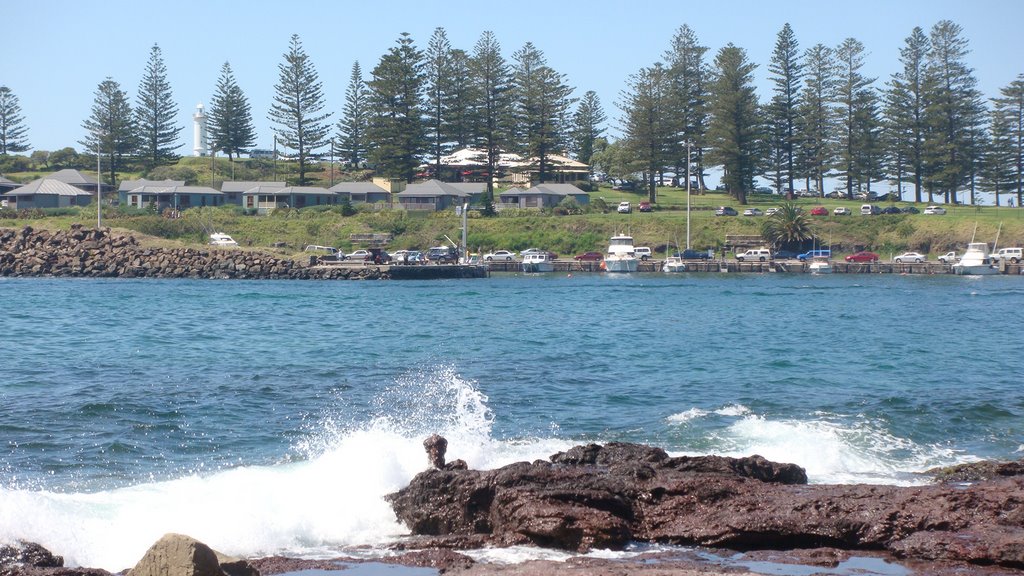 Kiama Harbour, New South Wales, Australia by Annmaxine