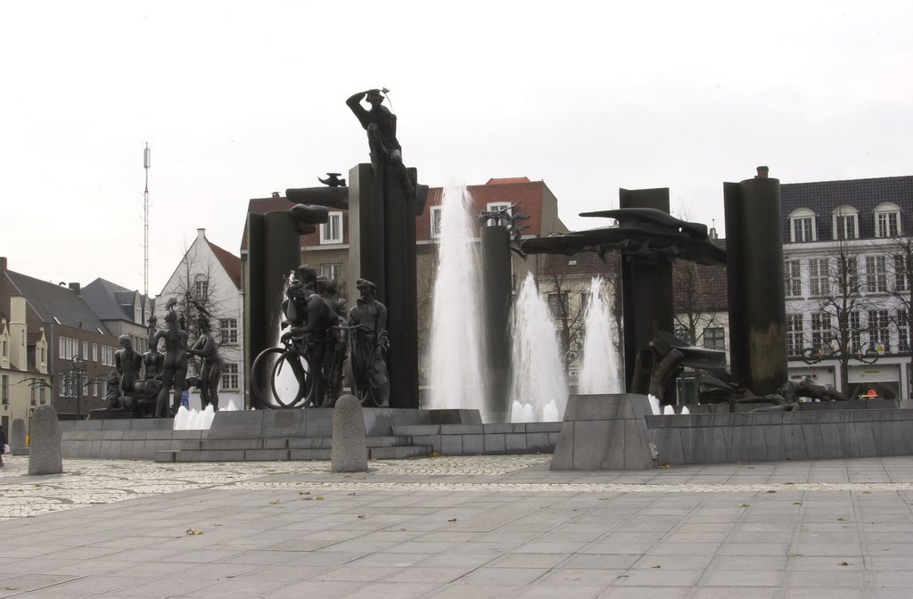 Scupture, Zand, Brugge by Derek Haden